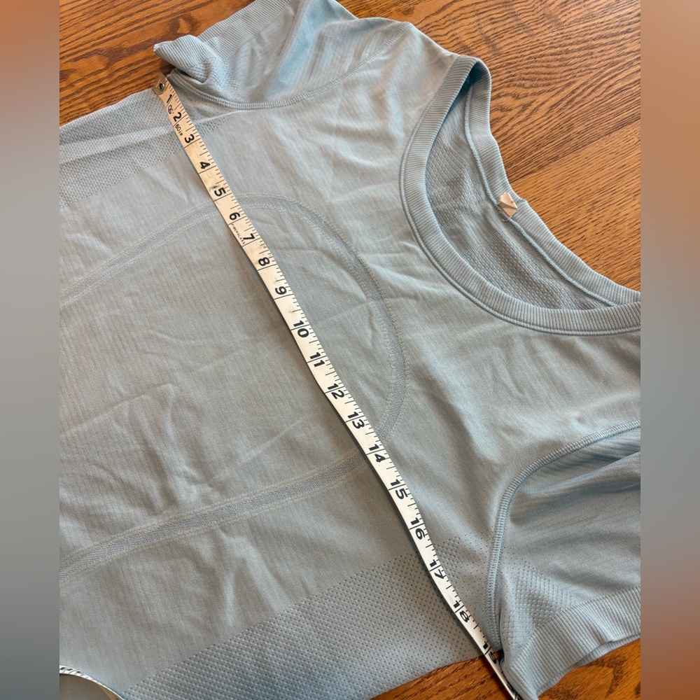 Lululemon Light Blue Swiftly Tech Tee 8 Discoloration Read - Picture 10 of 10